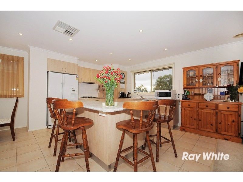 16 Yellowbox Crescent, Lyndhurst VIC 3975