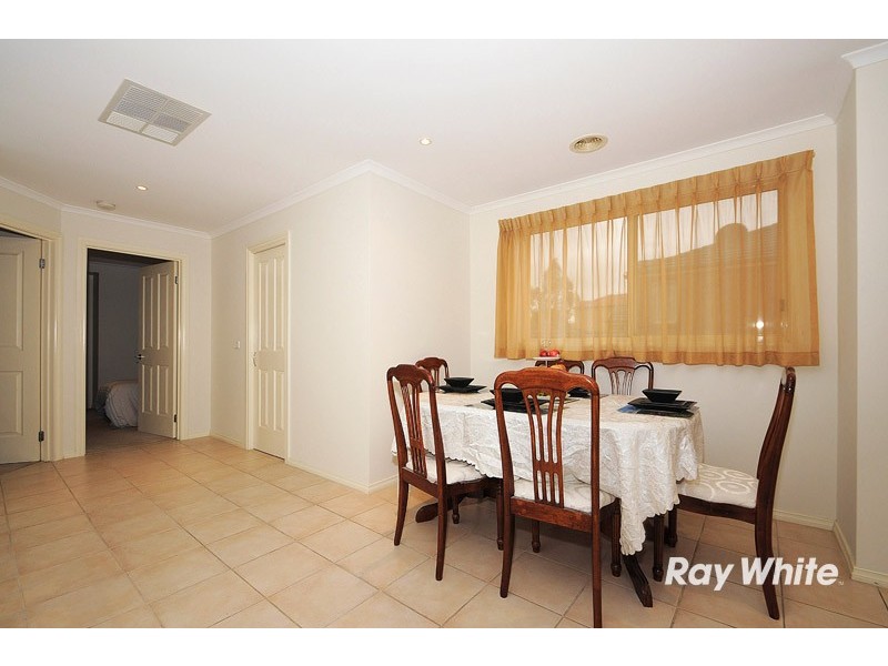 16 Yellowbox Crescent, Lyndhurst VIC 3975