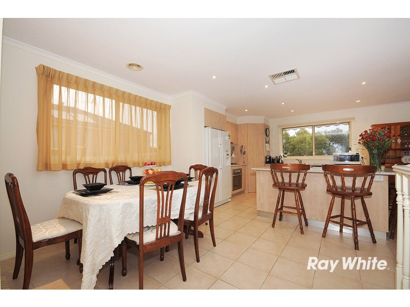 16 Yellowbox Crescent, Lyndhurst VIC 3975