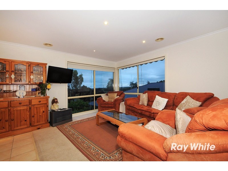 16 Yellowbox Crescent, Lyndhurst VIC 3975