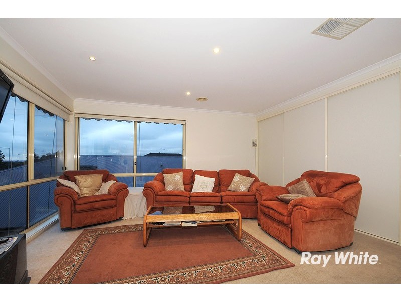 16 Yellowbox Crescent, Lyndhurst VIC 3975