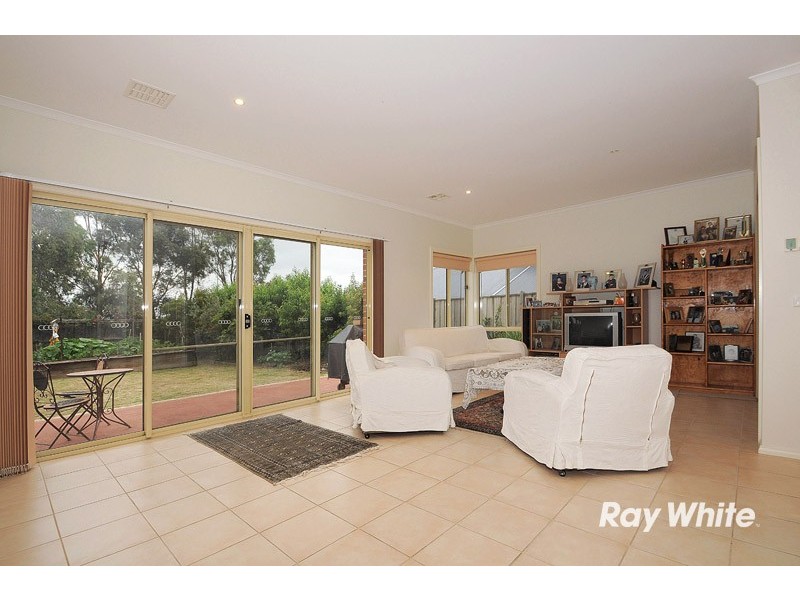 16 Yellowbox Crescent, Lyndhurst VIC 3975