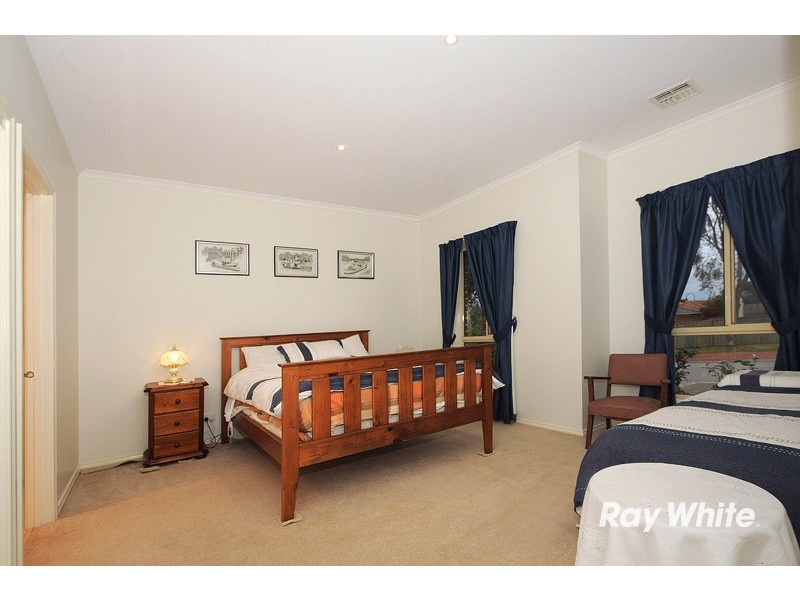 16 Yellowbox Crescent, Lyndhurst VIC 3975