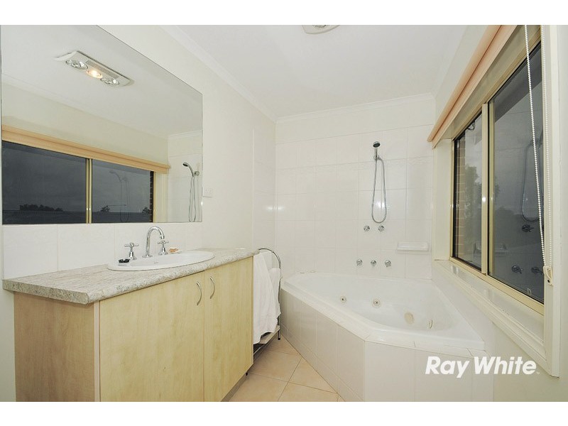 16 Yellowbox Crescent, Lyndhurst VIC 3975