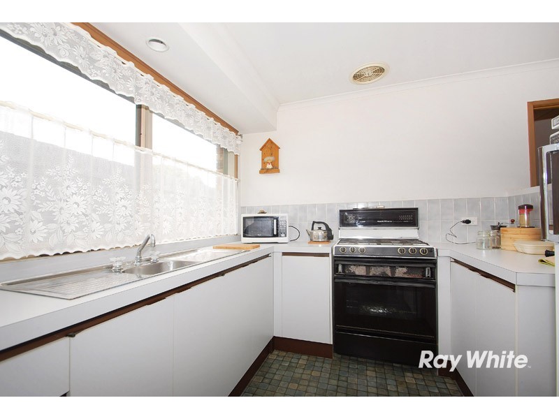 4 Kara Walk, Cranbourne VIC 3977