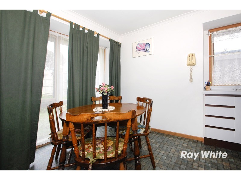 4 Kara Walk, Cranbourne VIC 3977