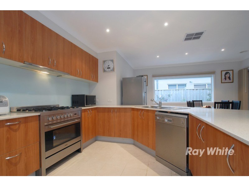 74 Melington Drive, Lyndhurst VIC 3975