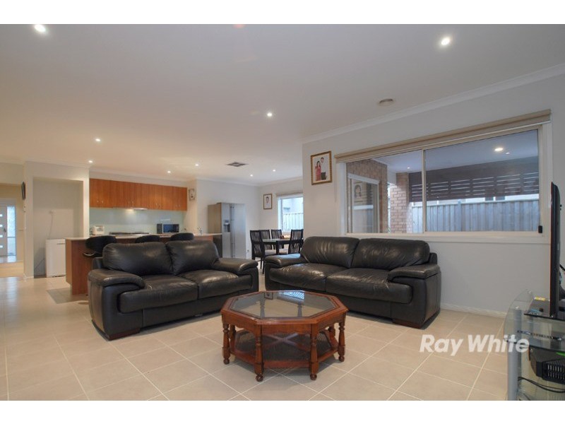 74 Melington Drive, Lyndhurst VIC 3975