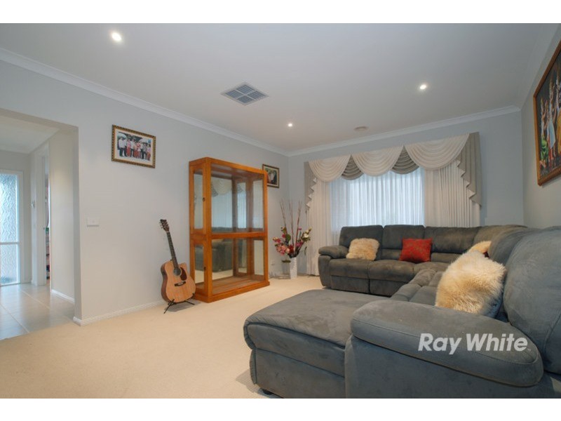 74 Melington Drive, Lyndhurst VIC 3975