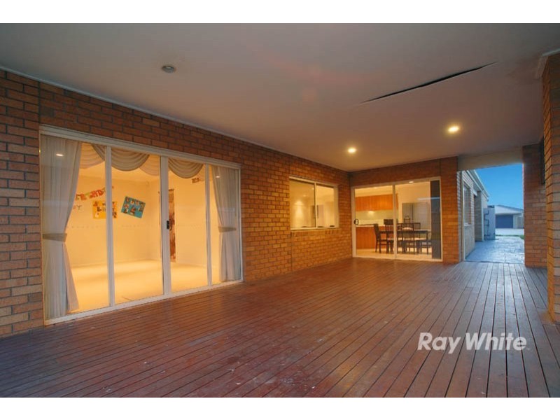 74 Melington Drive, Lyndhurst VIC 3975