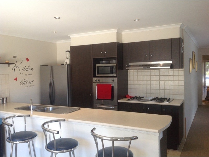 27 Taplan Crescent, Cranbourne West VIC 3977