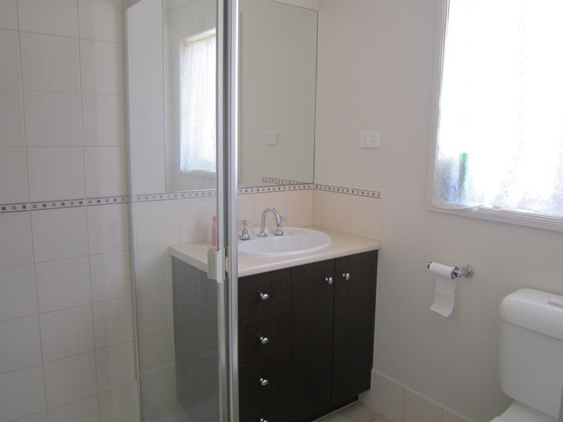 27 Taplan Crescent, Cranbourne West VIC 3977