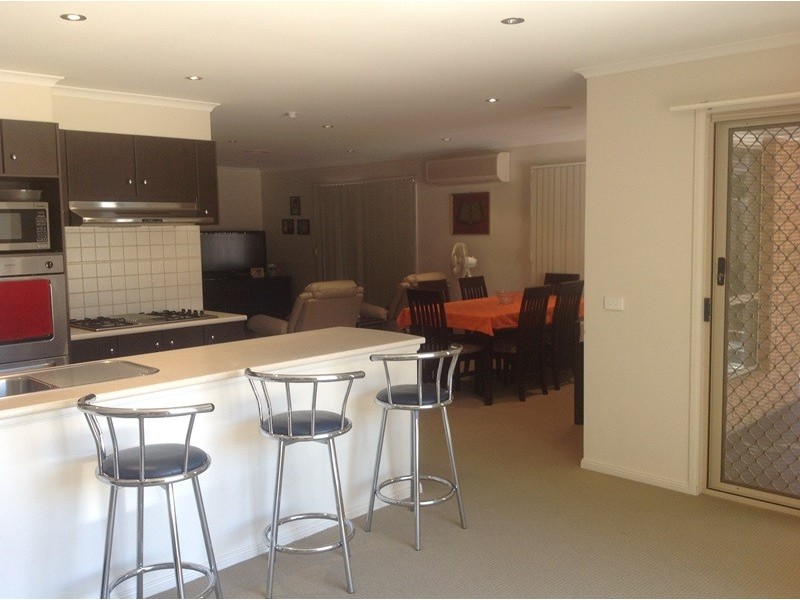 27 Taplan Crescent, Cranbourne West VIC 3977