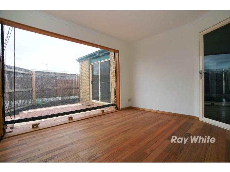 1/15 Jacinta Drive, Cranbourne West VIC 3977