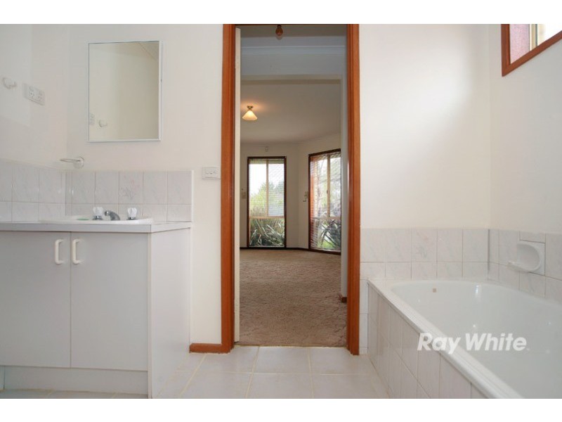 1/15 Jacinta Drive, Cranbourne West VIC 3977