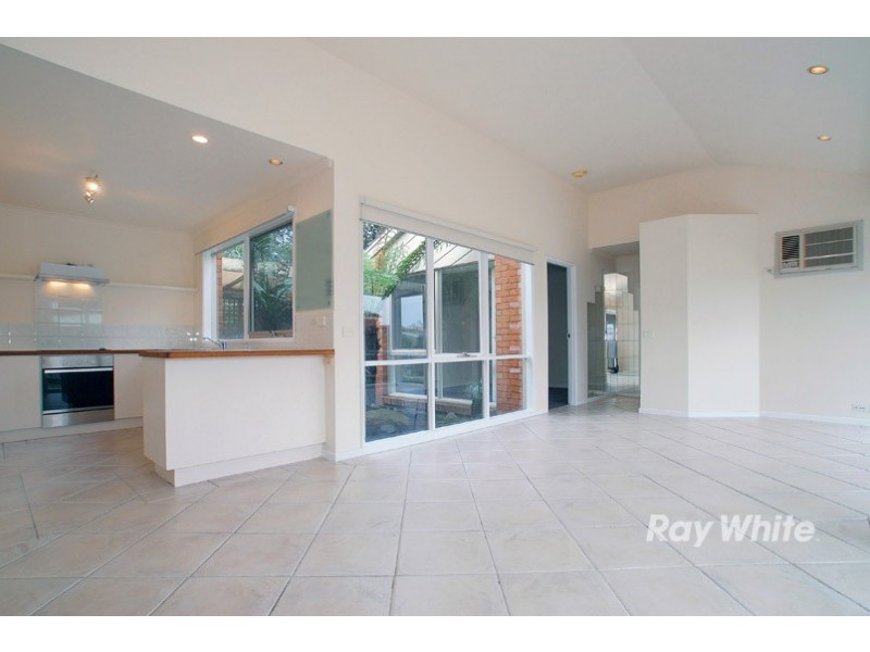 6 Broome Crescent, Cranbourne North VIC 3977