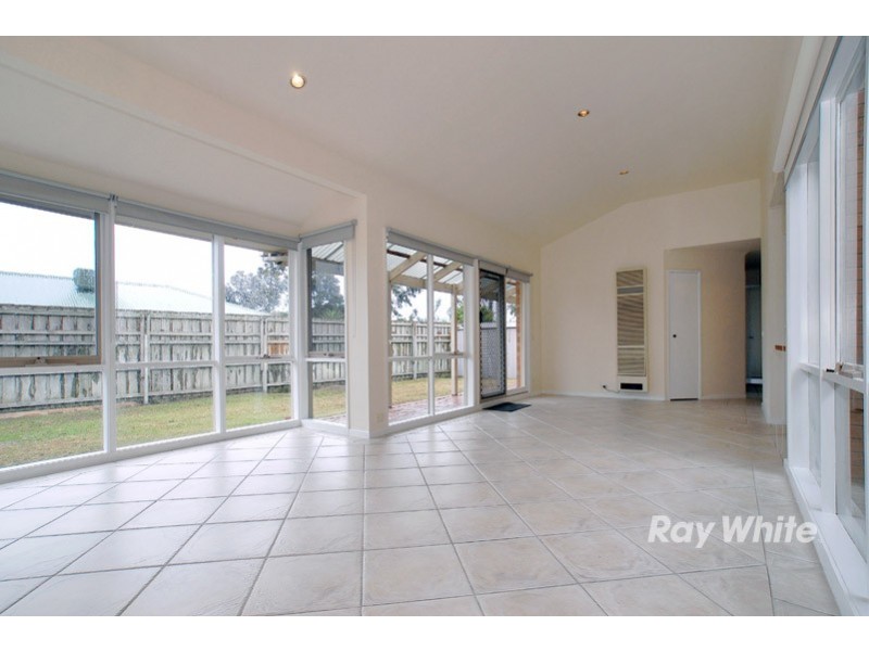 6 Broome Crescent, Cranbourne North VIC 3977