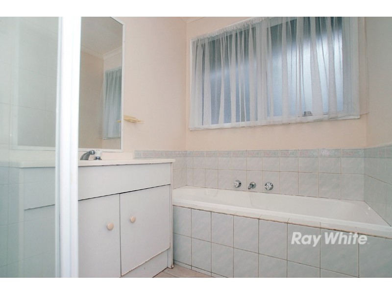 6 Broome Crescent, Cranbourne North VIC 3977