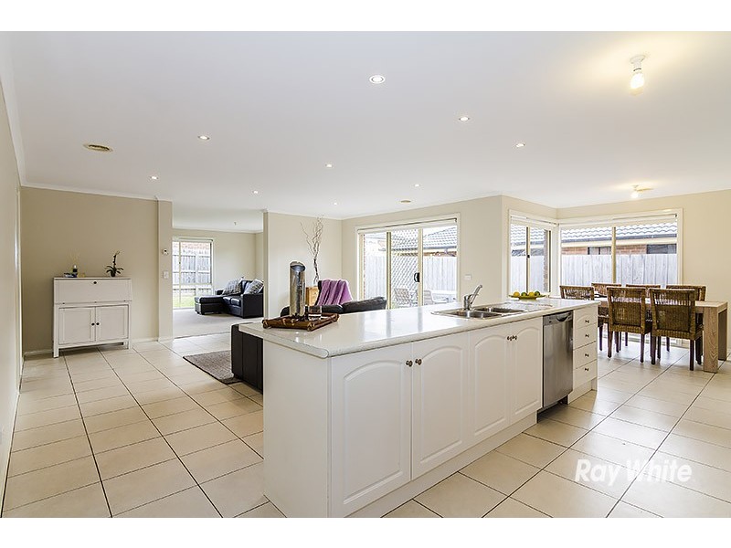 5 Blainroe Crescent, Cranbourne VIC 3977