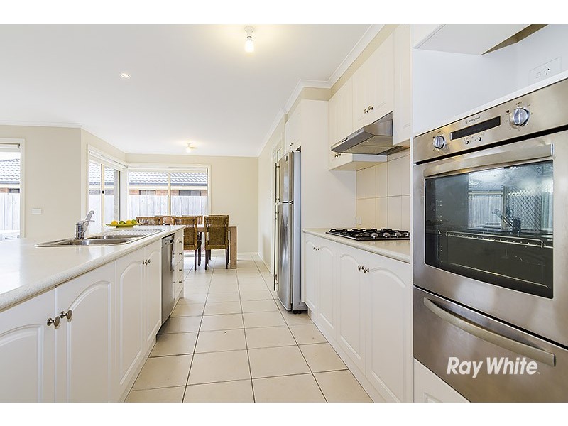 5 Blainroe Crescent, Cranbourne VIC 3977