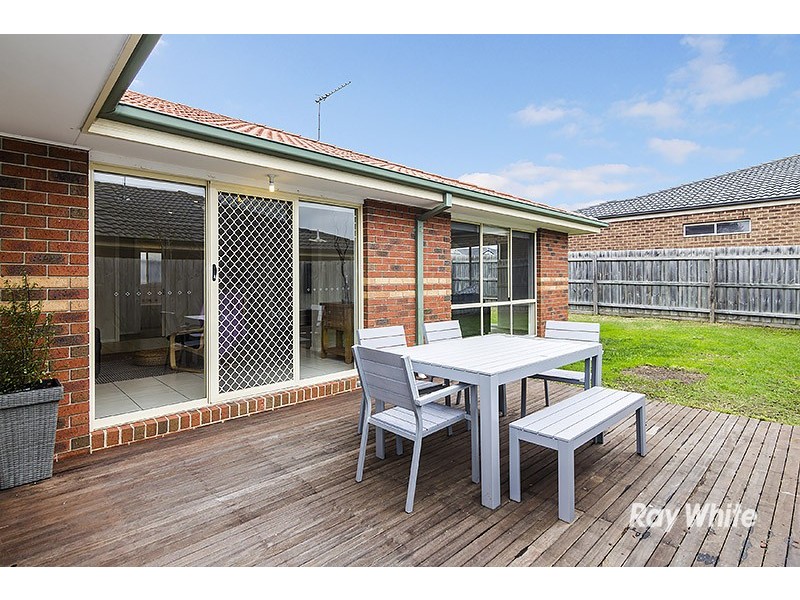 5 Blainroe Crescent, Cranbourne VIC 3977