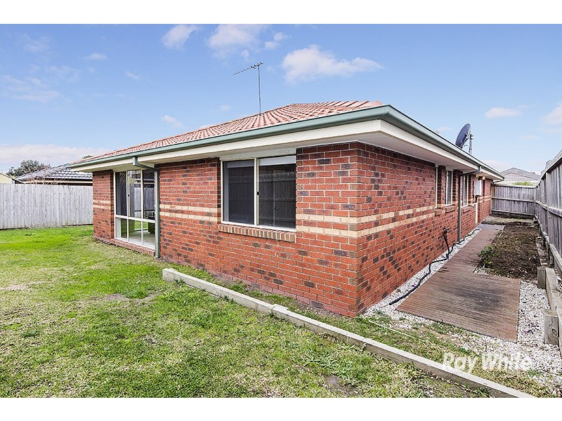 5 Blainroe Crescent, Cranbourne VIC 3977