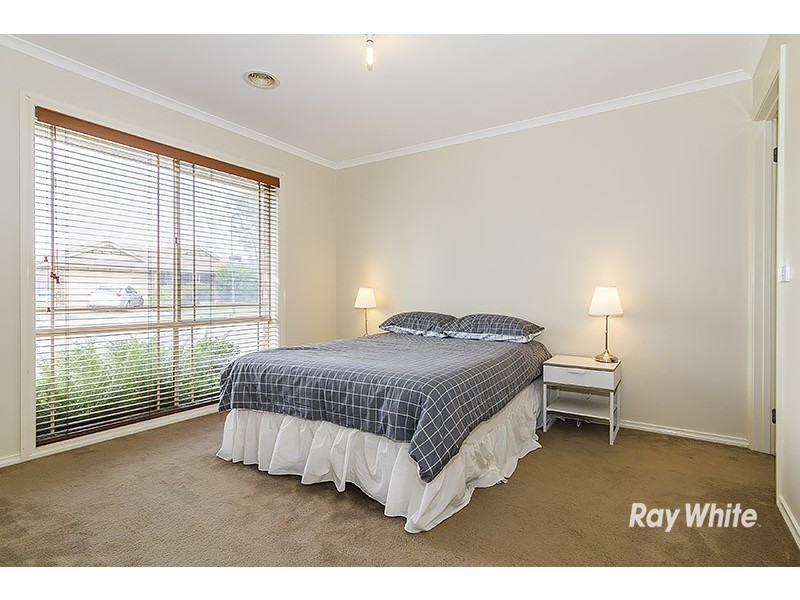 5 Blainroe Crescent, Cranbourne VIC 3977