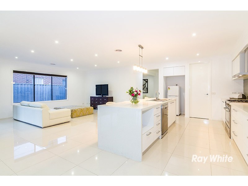 71 Melington Drive, Lyndhurst VIC 3975