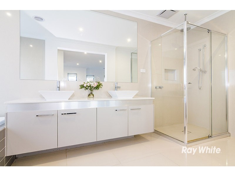 71 Melington Drive, Lyndhurst VIC 3975