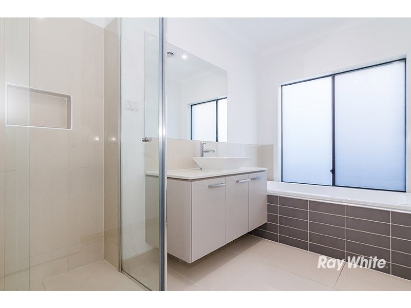 71 Melington Drive, Lyndhurst VIC 3975