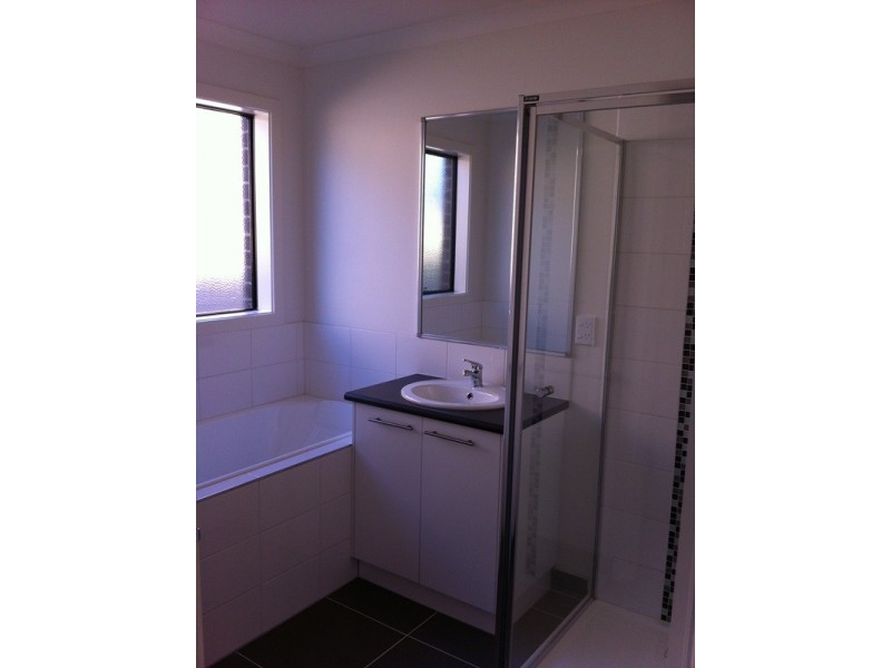 10 Gabitt Street, Cranbourne East VIC 3977