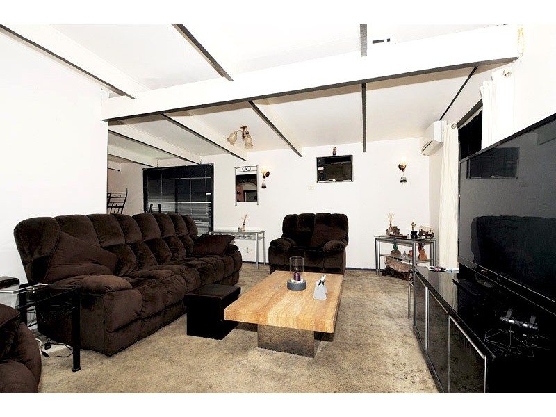 16 Fenfield Street, Cranbourne VIC 3977