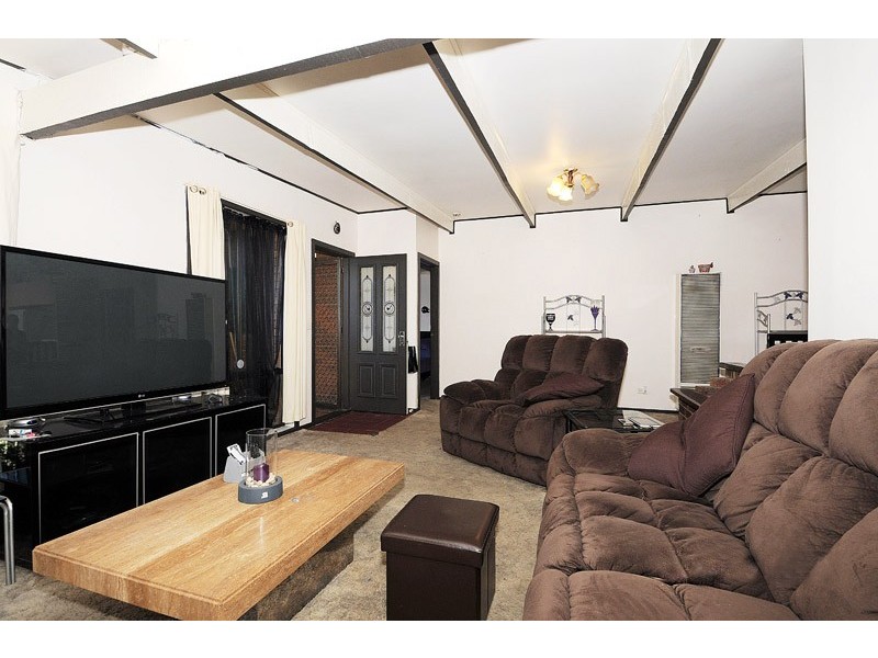 16 Fenfield Street, Cranbourne VIC 3977