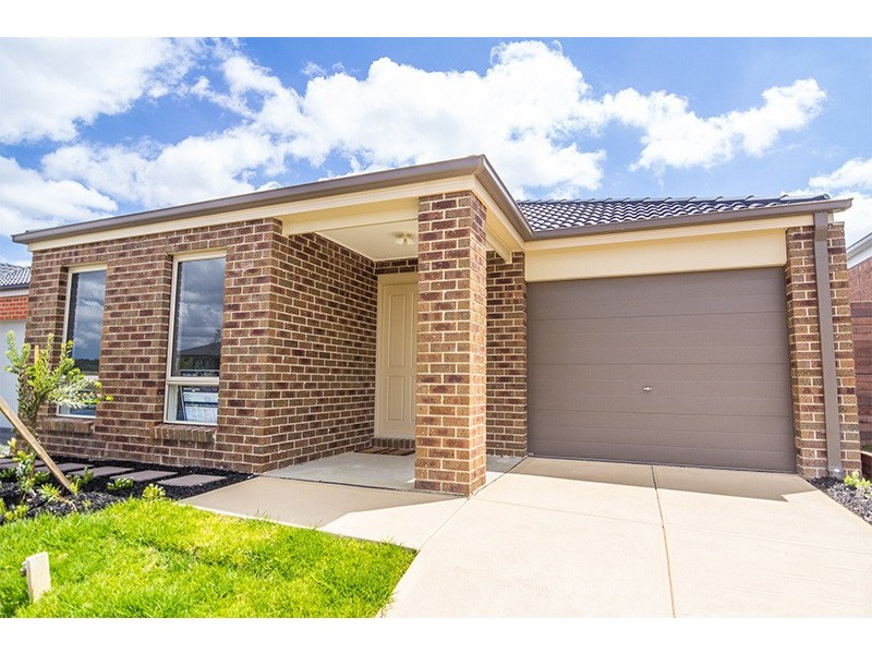 18 Jutland Close, Clyde North VIC 3978