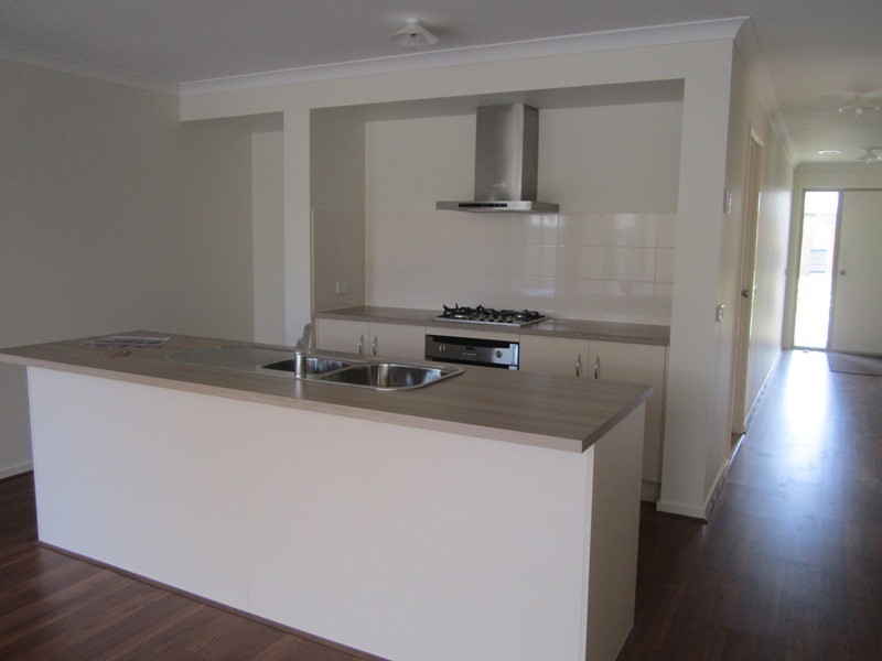 18 Jutland Close, Clyde North VIC 3978