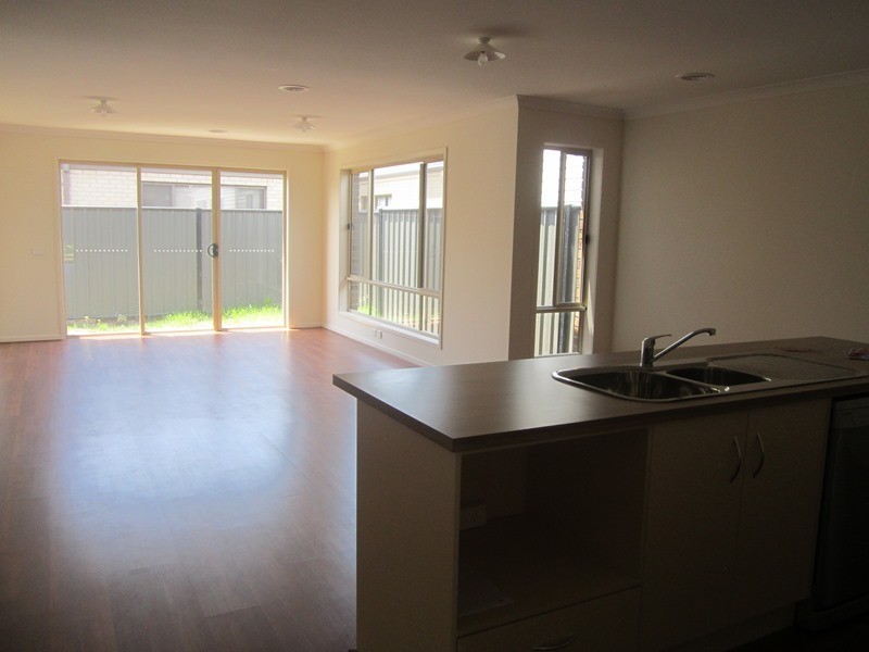 18 Jutland Close, Clyde North VIC 3978