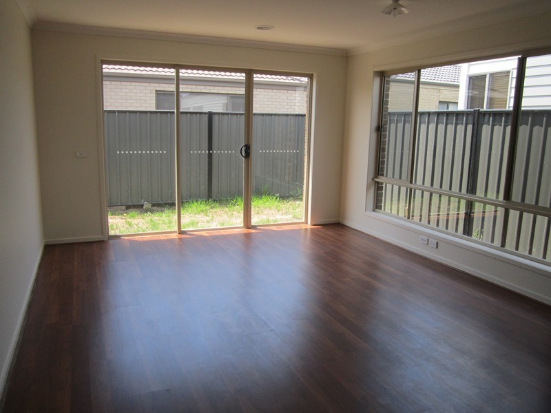 18 Jutland Close, Clyde North VIC 3978