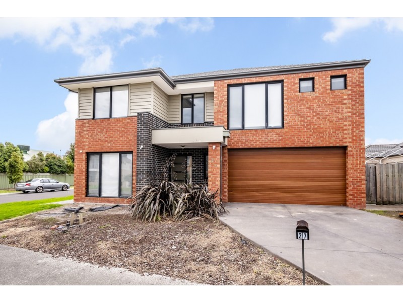 27 Park Orchard Drive, Pakenham VIC 3810