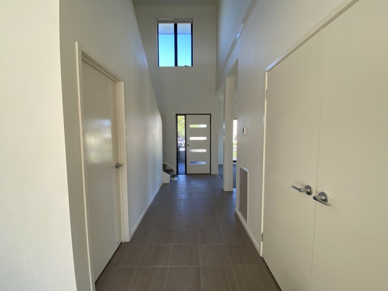 27 Park Orchard Drive, Pakenham VIC 3810