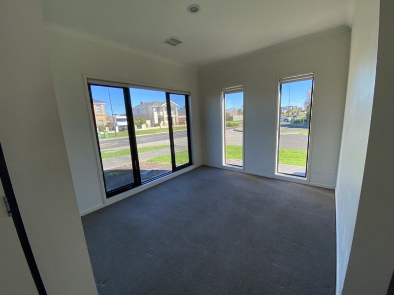 27 Park Orchard Drive, Pakenham VIC 3810