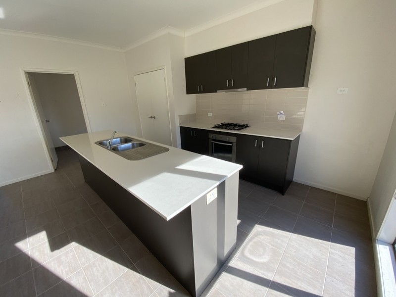 27 Park Orchard Drive, Pakenham VIC 3810