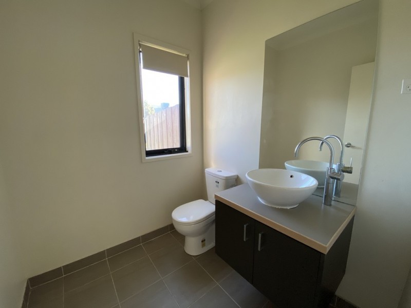 27 Park Orchard Drive, Pakenham VIC 3810