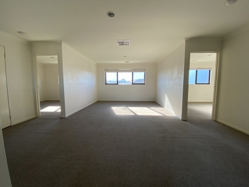 27 Park Orchard Drive, Pakenham VIC 3810