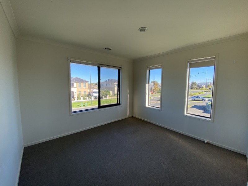 27 Park Orchard Drive, Pakenham VIC 3810