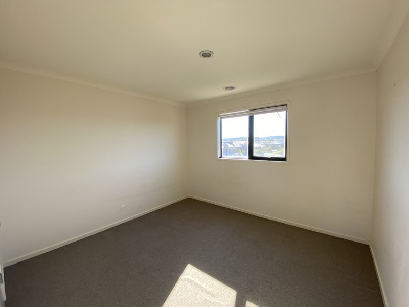 27 Park Orchard Drive, Pakenham VIC 3810