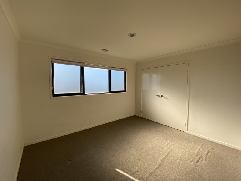 27 Park Orchard Drive, Pakenham VIC 3810