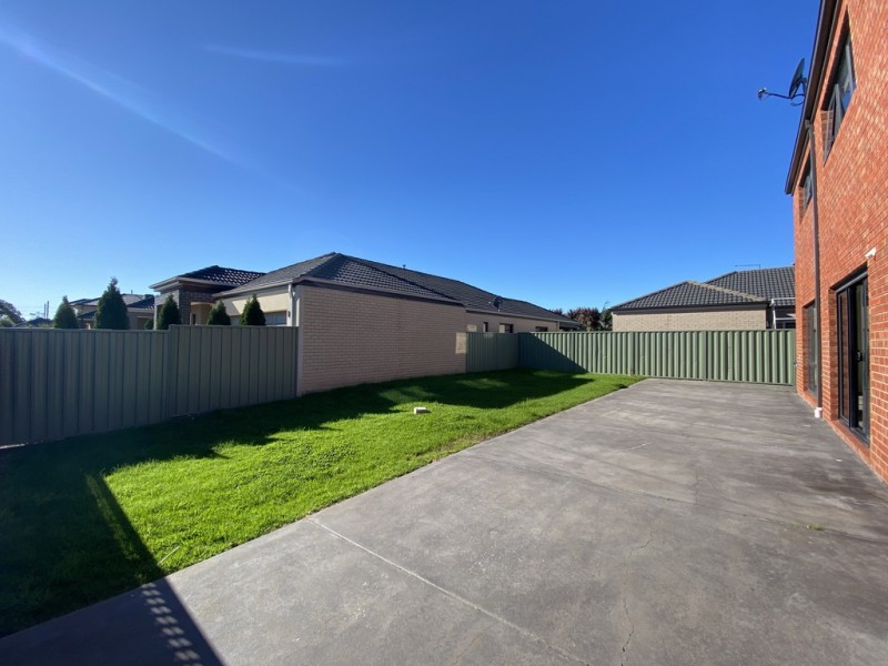 27 Park Orchard Drive, Pakenham VIC 3810