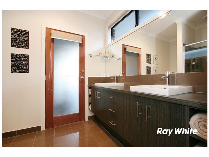 13 Maplewood Court, Cranbourne North VIC 3977