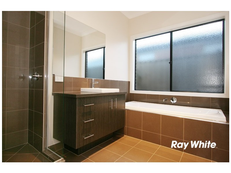 13 Maplewood Court, Cranbourne North VIC 3977