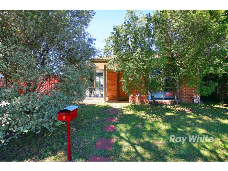 8 Bates Street, Cranbourne West VIC 3977